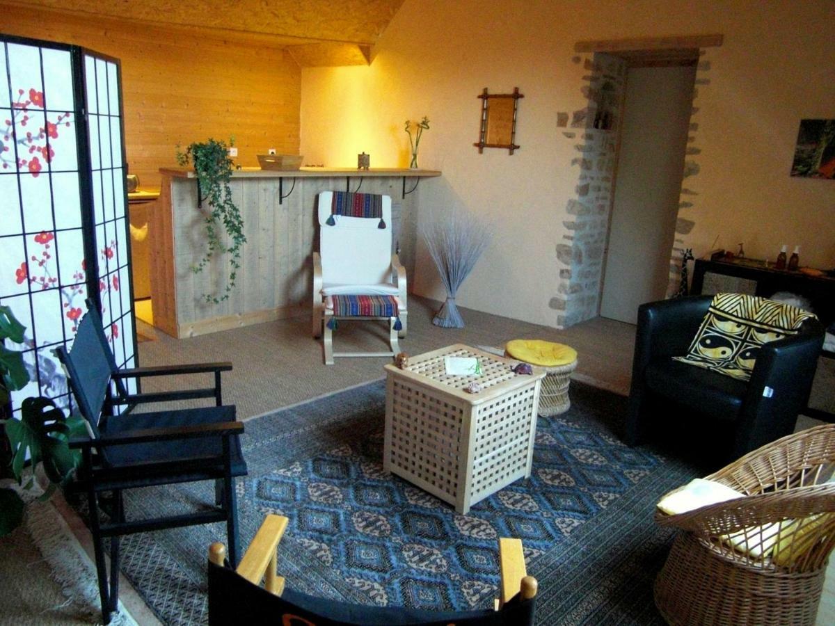 Les Hirondelles Hotel Sainte-Suzanne  ภายนอก รูปภาพ