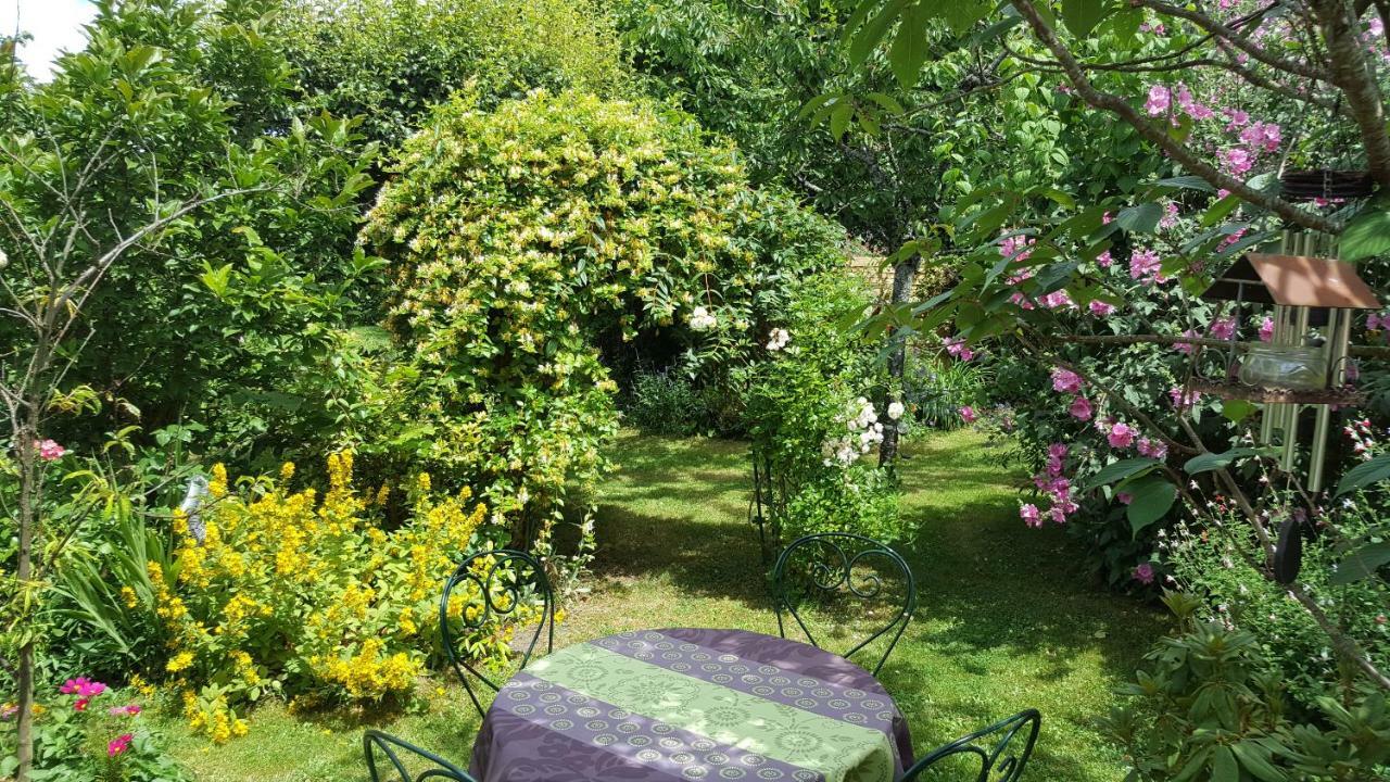 Les Hirondelles Hotel Sainte-Suzanne  ภายนอก รูปภาพ